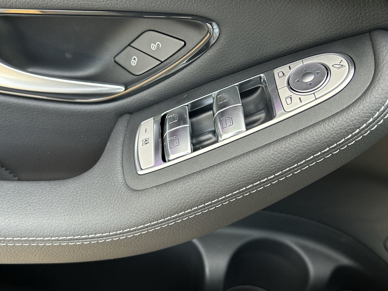 New 2023 Obsidian Black Mercedes-Benz 300 4MATIC image 22