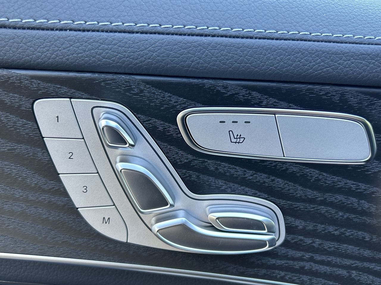 New 2023 Graphite Grey Mercedes-Benz 300 4MATIC image 21
