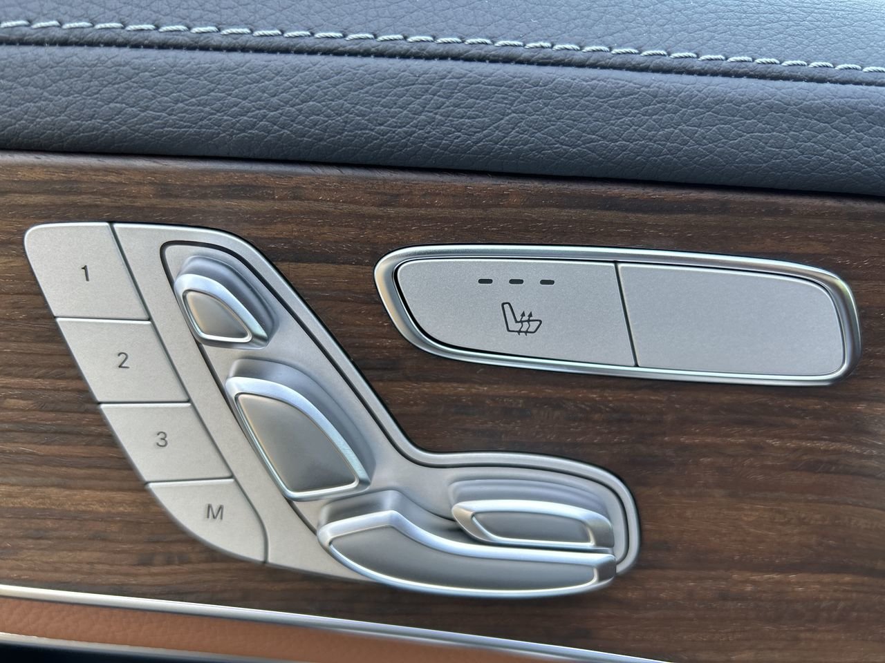 New 2023 Polar White Mercedes-Benz 300 4MATIC image 21