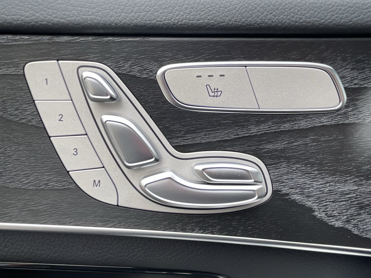 Used 2022 Selenite Grey Met Mercedes-Benz 4MATIC SUV image 20