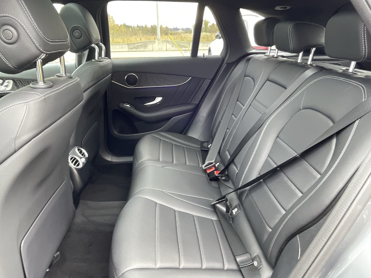 Used 2022 Selenite Grey Met Mercedes-Benz 4MATIC SUV image 31