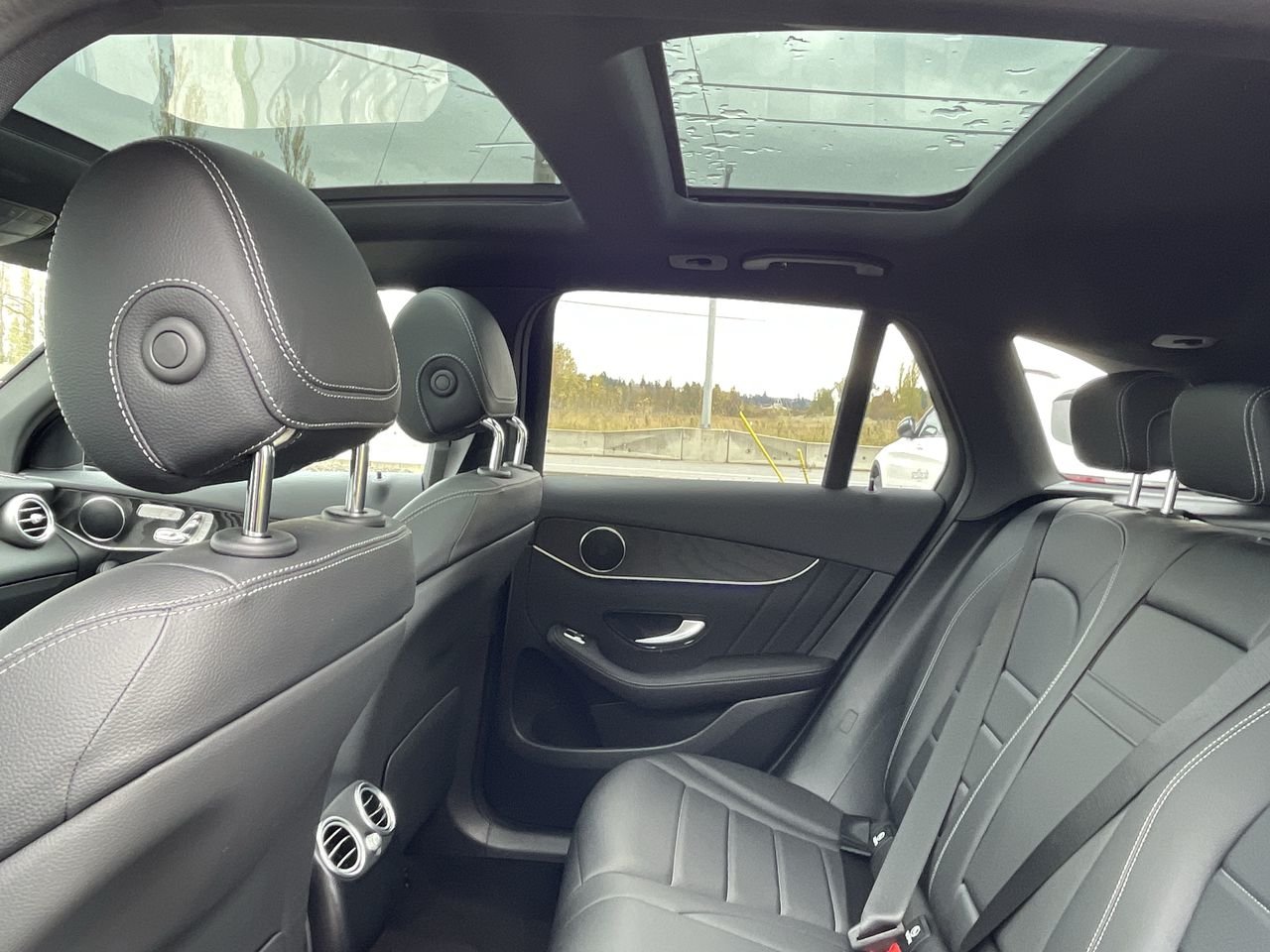 Used 2022 Selenite Grey Met Mercedes-Benz 4MATIC SUV image 30