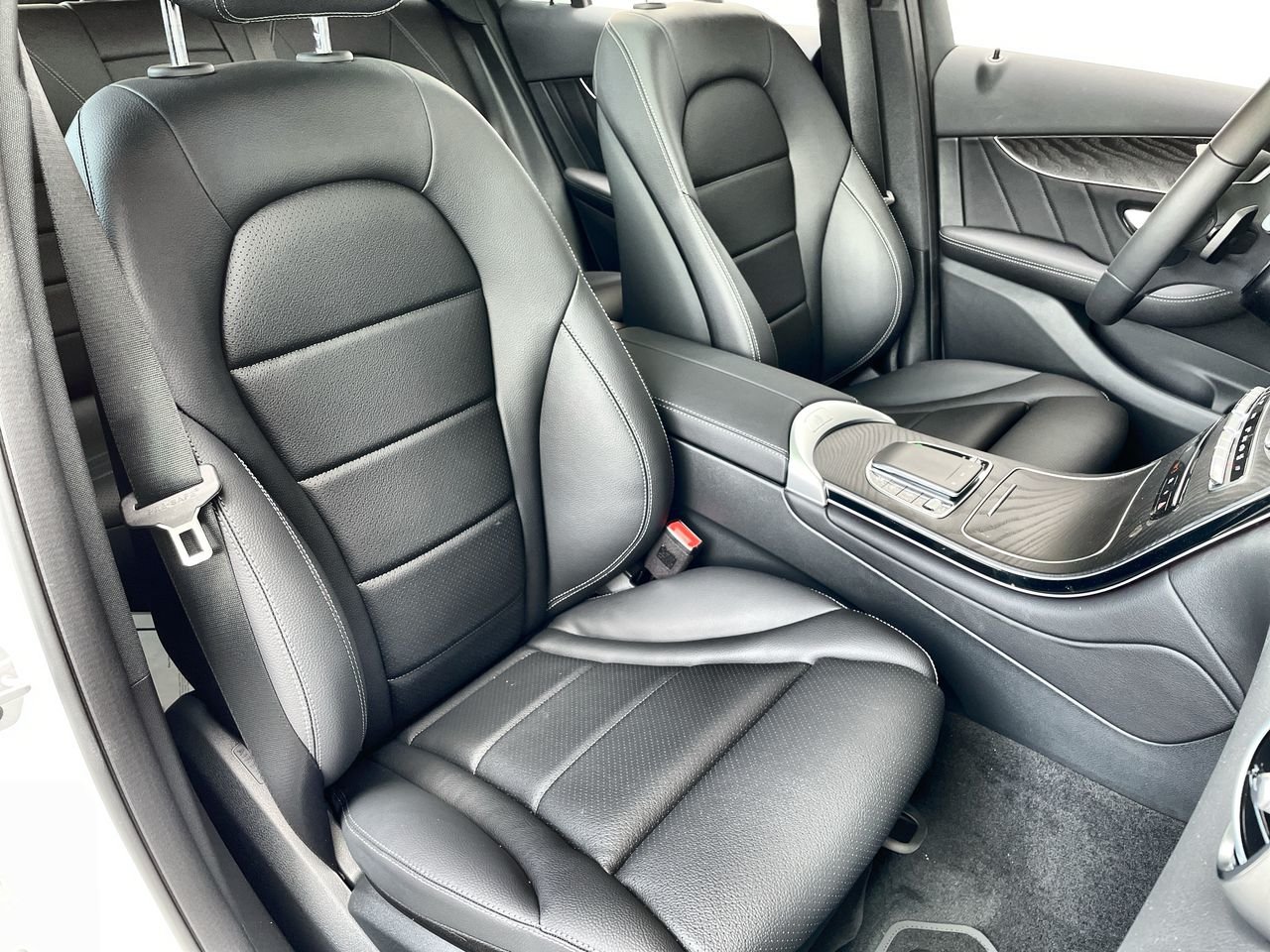 Certified Used 2022 Polar White Mercedes-Benz 4MATIC SUV image 33