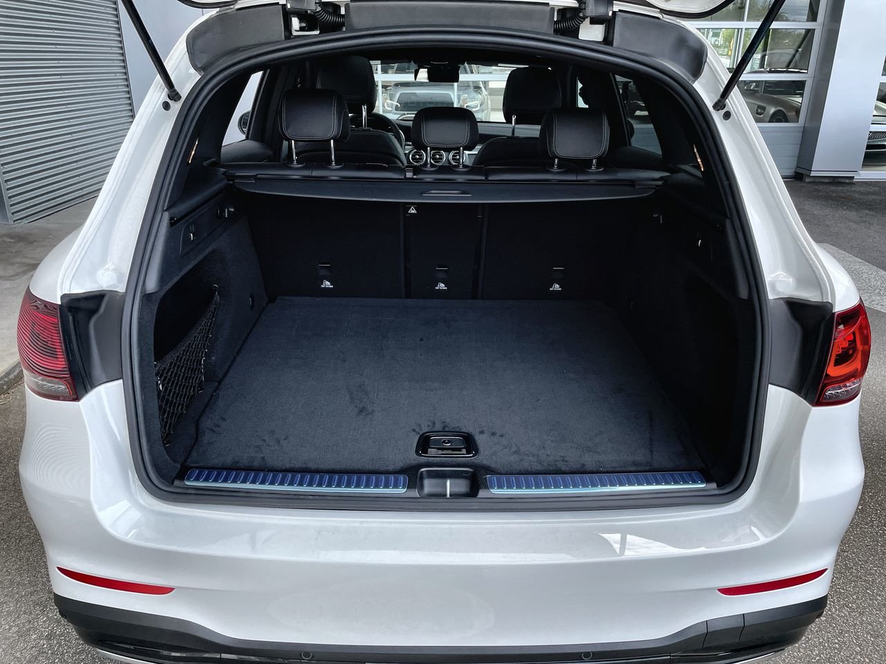 Certified Used 2022 Polar White Mercedes-Benz 4MATIC SUV image 32