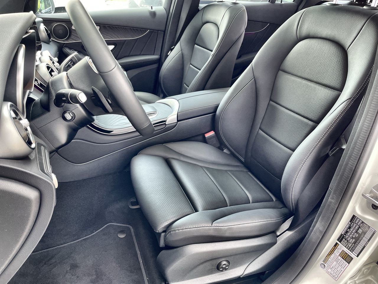 Certified Used 2022 Polar White Mercedes-Benz 4MATIC SUV image 19