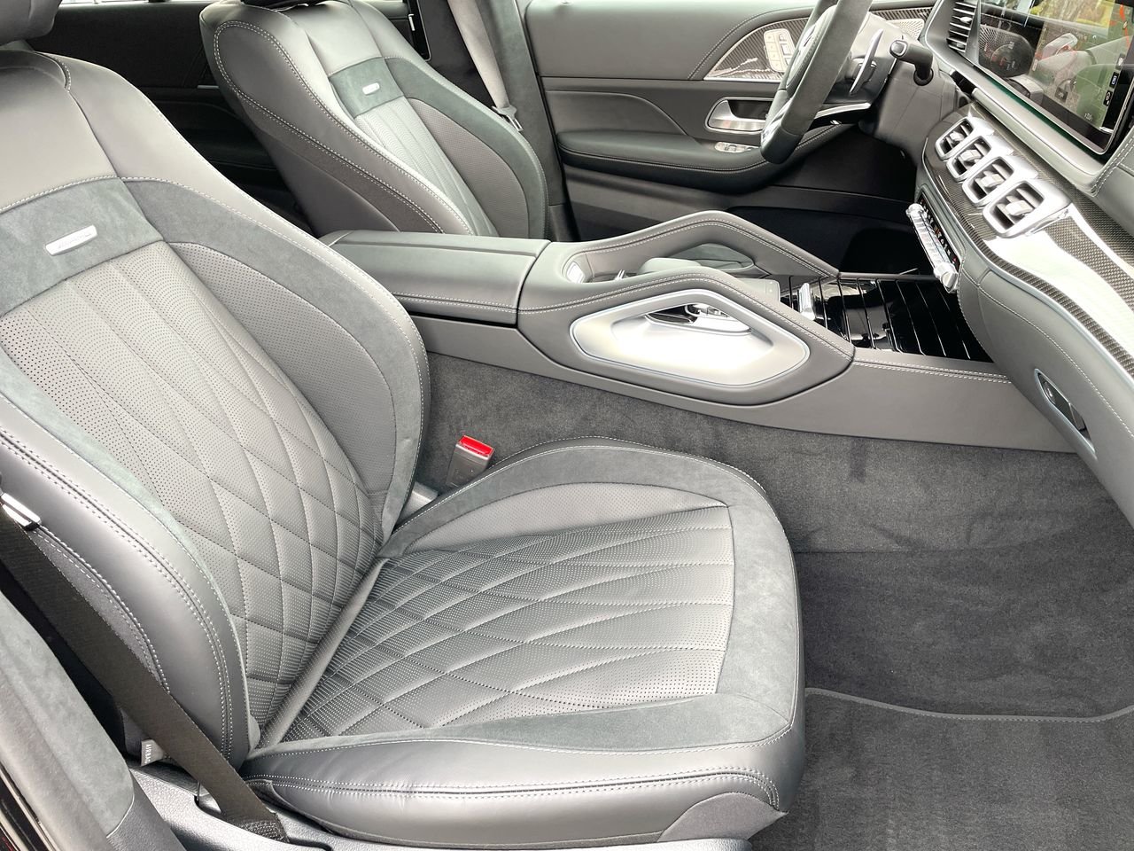 New 2023 Obsidian Black Metallic Mercedes-Benz AMG 63 4MATIC image 34