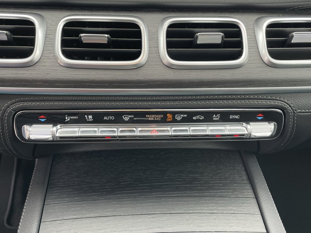 New 2023 Selenite Grey Metallic Mercedes-Benz 450 4MATIC image 28
