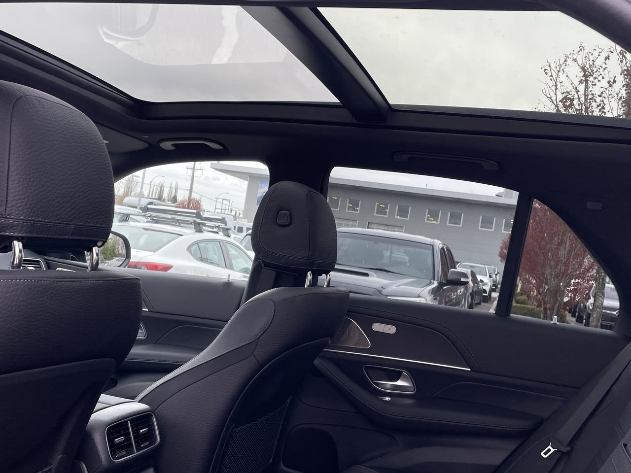 New 2023 Selenite Grey Metallic Mercedes-Benz 450 4MATIC image 31