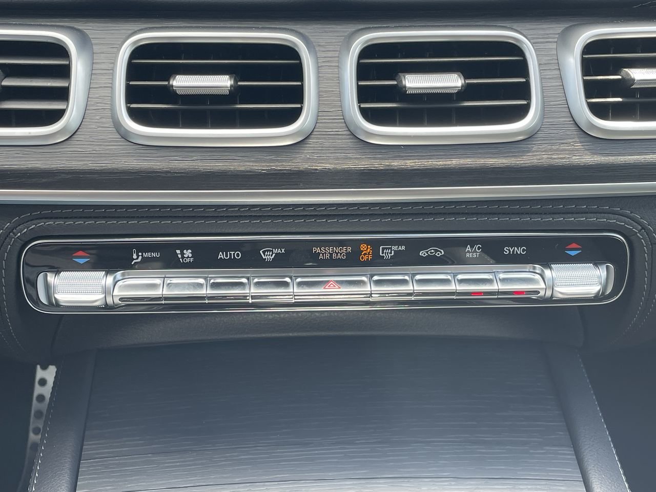 New 2023 Obsidian Black Metallic Mercedes-Benz AMG 53 4MATIC image 28