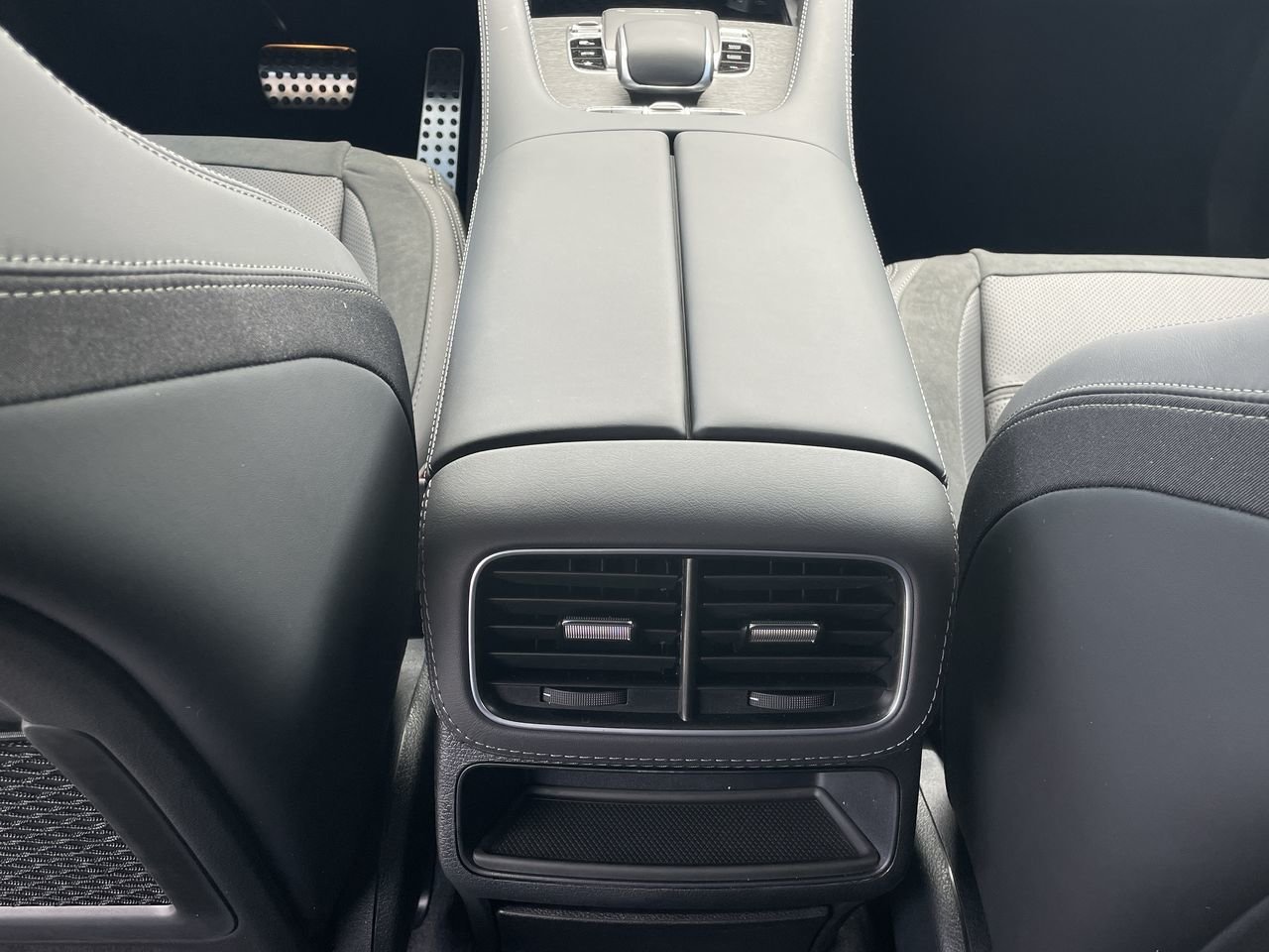 New 2023 Obsidian Black Metallic Mercedes-Benz AMG 53 4MATIC image 30