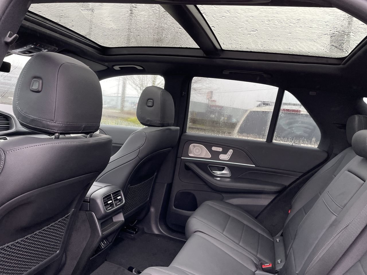 Used 2023 Obsidian Black Metallic Mercedes-Benz 4MATIC SUV image 30