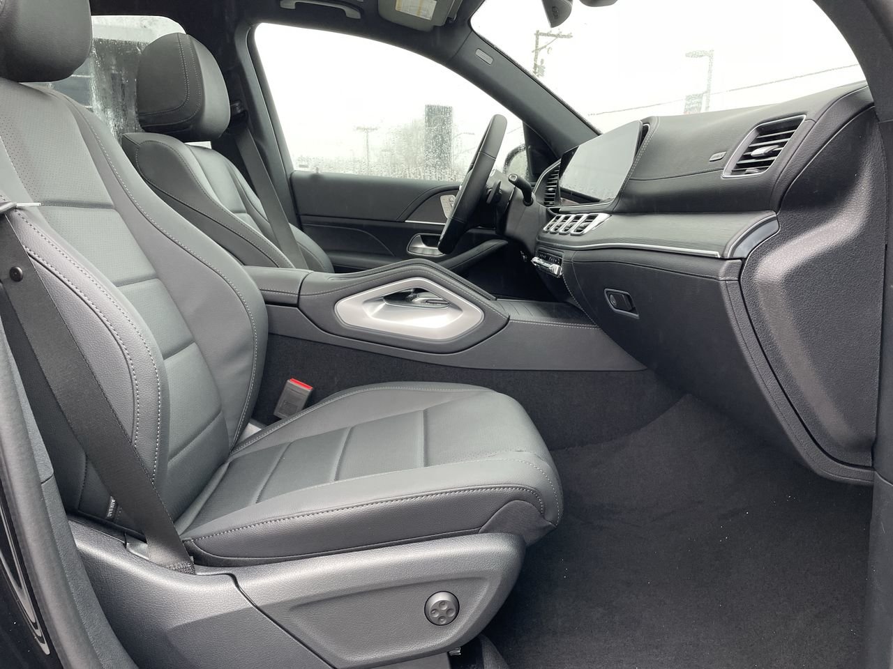 Used 2023 Obsidian Black Metallic Mercedes-Benz 4MATIC SUV image 33