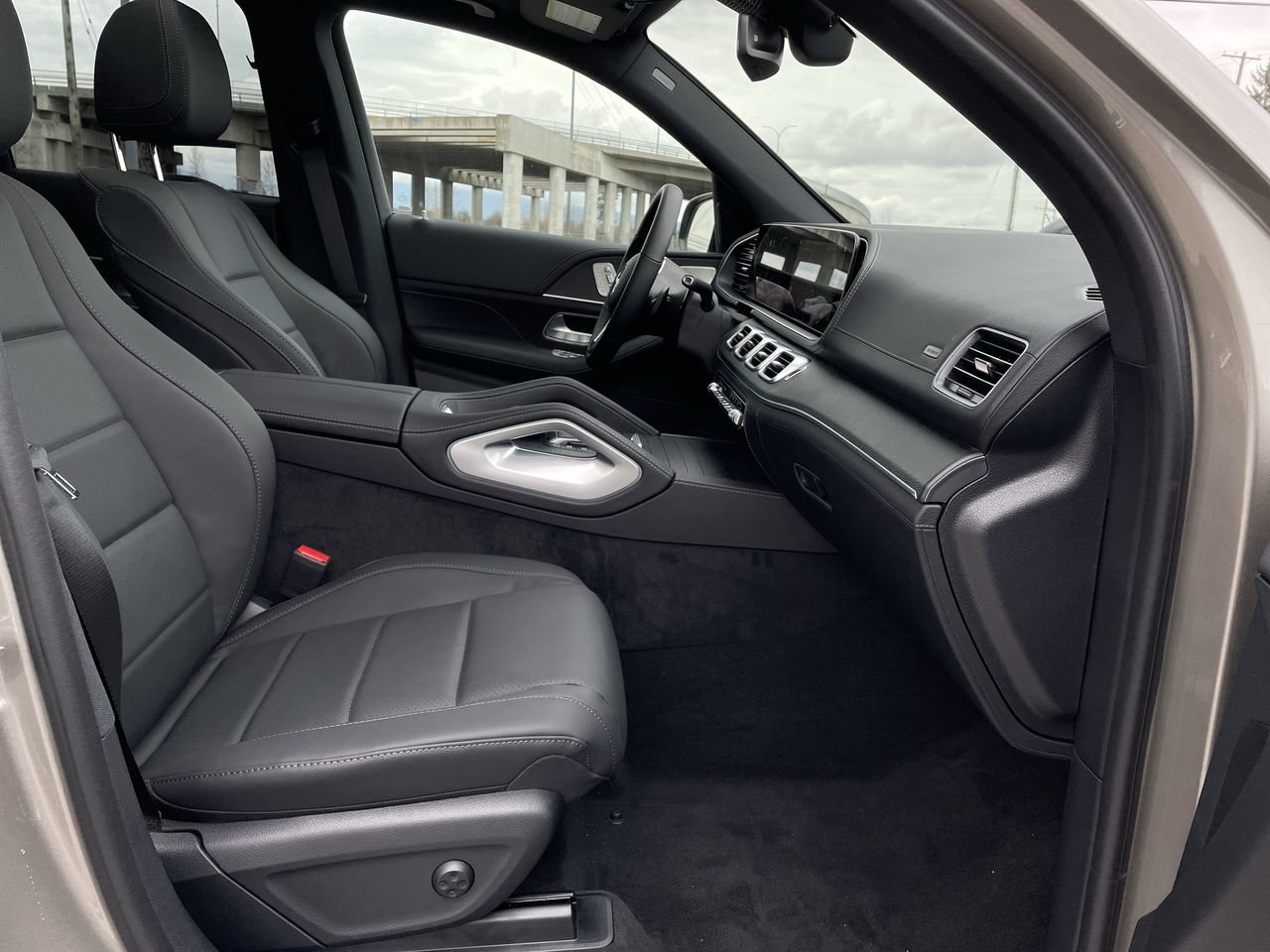 Used 2023 Mojave Silver Metallic Mercedes-Benz 4MATIC SUV image 33