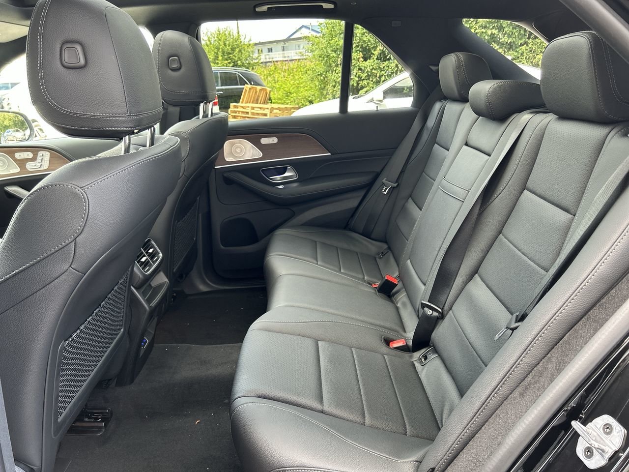 Used 2024 Obsidian Black Metallic Mercedes-Benz 4MATIC SUV image 31