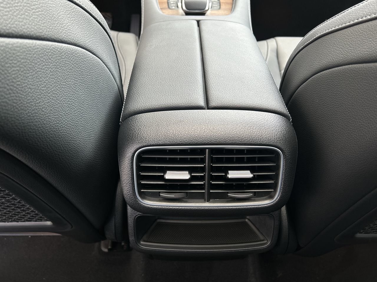Used 2024 Obsidian Black Metallic Mercedes-Benz 4MATIC SUV image 29
