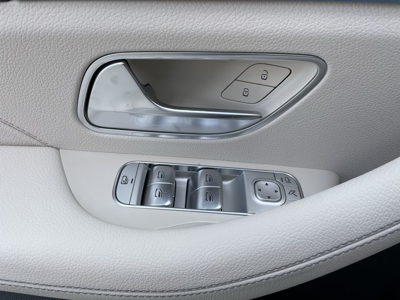Used 2023 Mojave Silver Metallic Mercedes-Benz 4MATIC SUV image 21