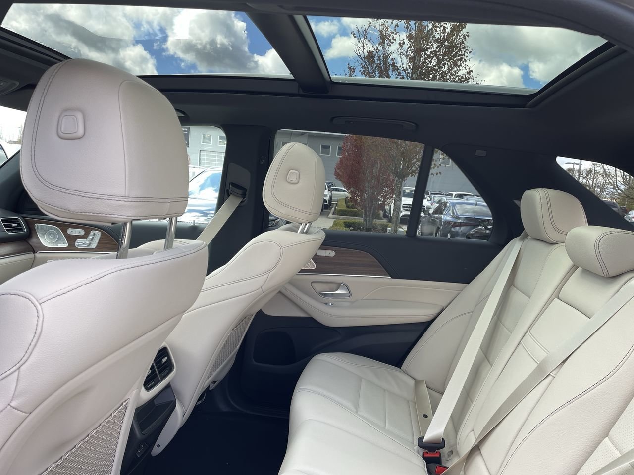 Used 2023 Mojave Silver Metallic Mercedes-Benz 4MATIC SUV image 30