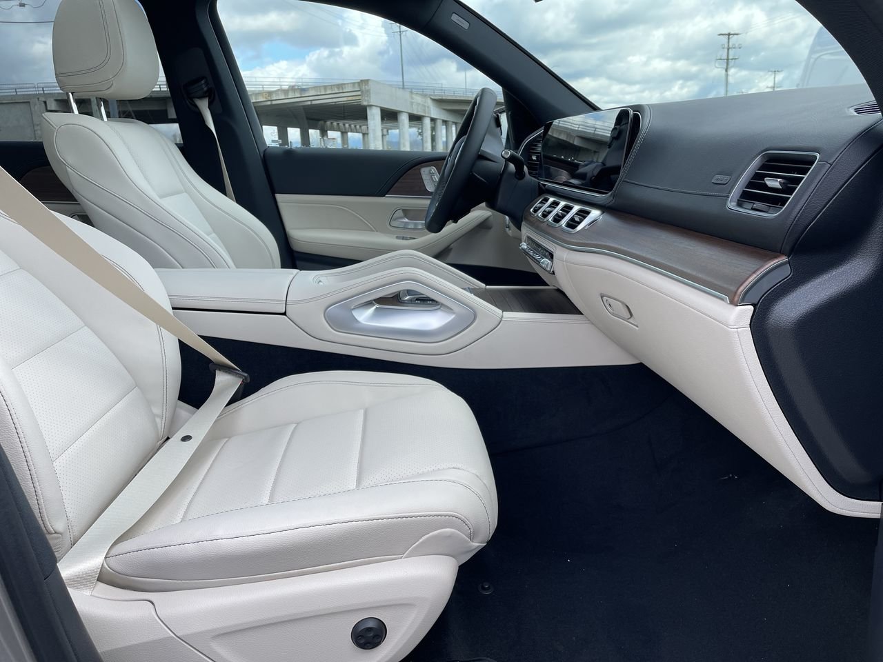 Used 2023 Mojave Silver Metallic Mercedes-Benz 4MATIC SUV image 33