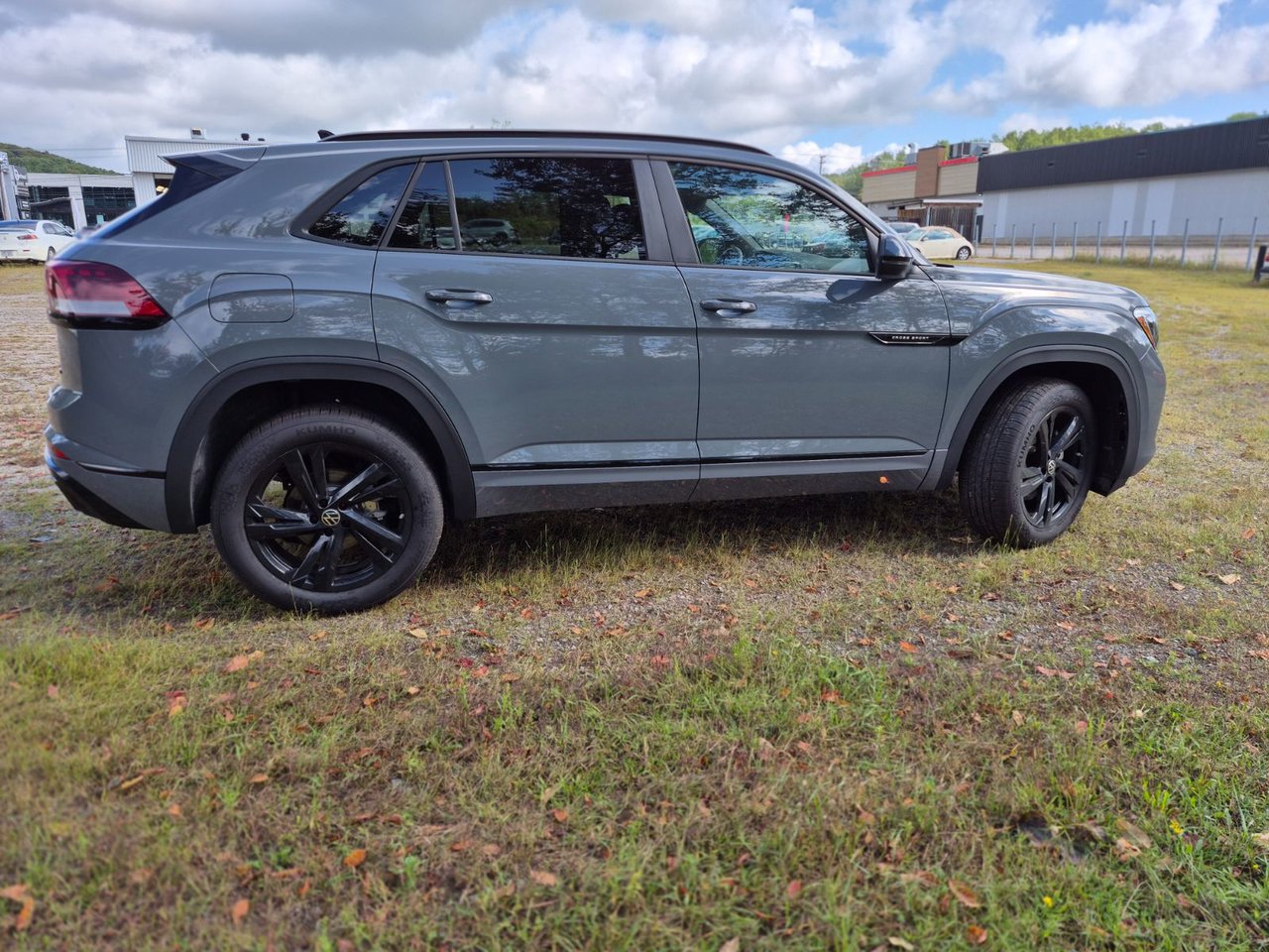 Volkswagen Atlas Cross Sport Comfortline R-Line Black Edition 2025 Cross Sport 2025 : Taillé pour la route, prêt pour l’aventure