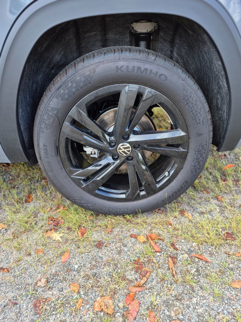 Volkswagen Atlas Cross Sport Comfortline R-Line Black Edition 2025 Cross Sport 2025 : Taillé pour la route, prêt pour l’aventure