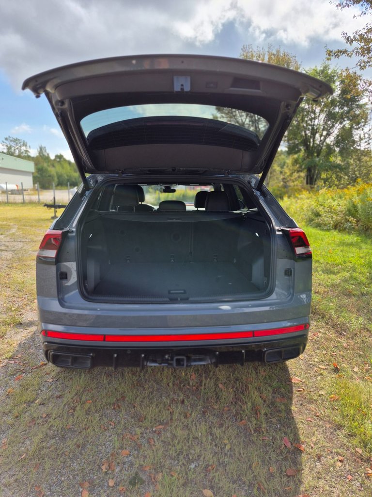 Volkswagen Atlas Cross Sport Comfortline R-Line Black Edition 2025 Cross Sport 2025 : Taillé pour la route, prêt pour l’aventure