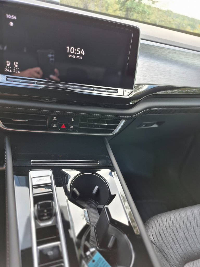 Volkswagen Atlas Cross Sport Comfortline R-Line Black Edition 2025 Cross Sport 2025 : Taillé pour la route, prêt pour l’aventure