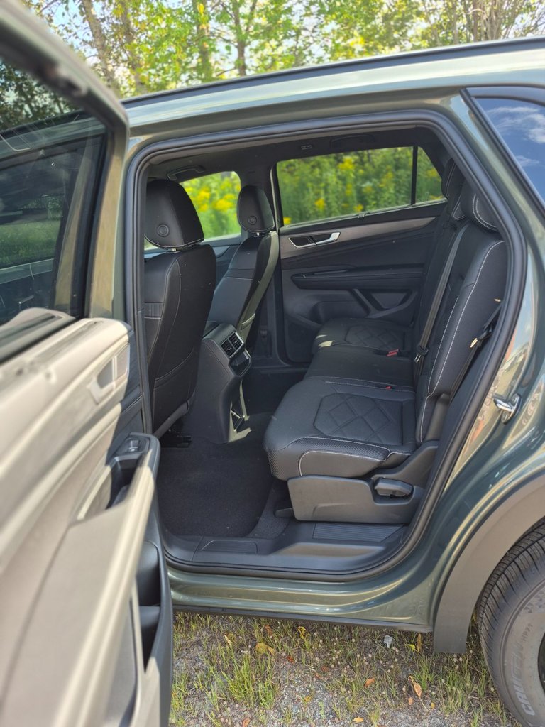 2025 Volkswagen Atlas Cross Sport Comfortline R-Line Black Edition Smarter Driving Starts Here