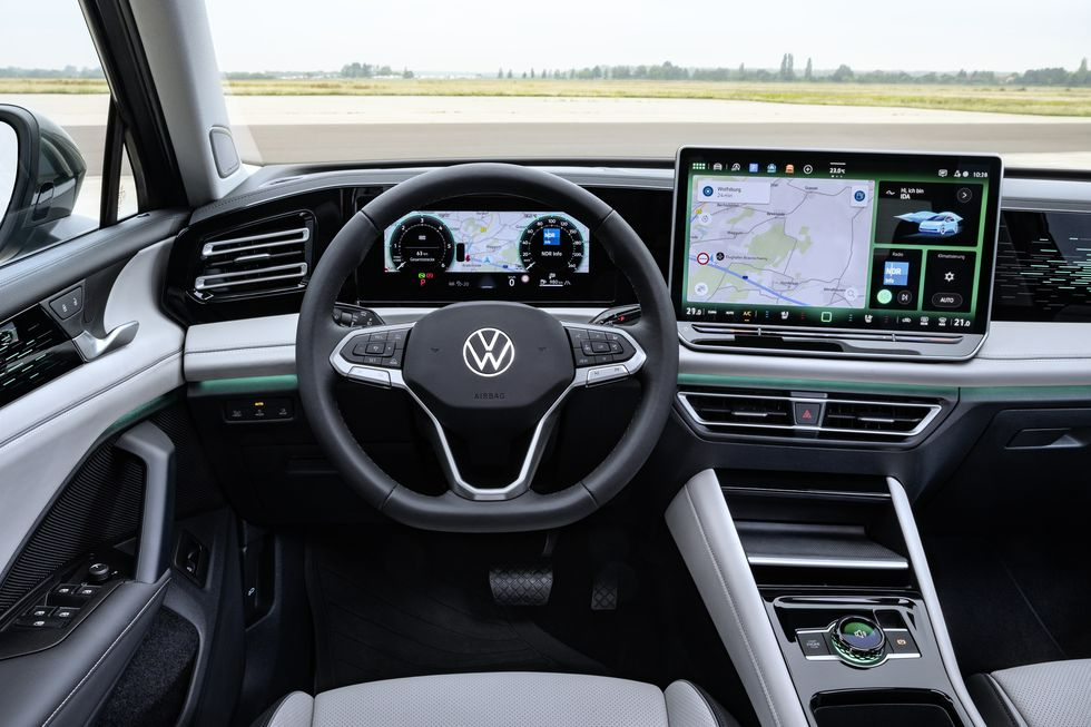 2026 Volkswagen Tiguan Comfortline Take command of the road. Tiguan 2026.