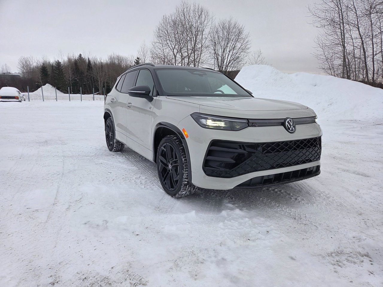 2026 Volkswagen Tiguan Comfortline R-Line Black Edition Tiguan Black Edition: when the road bows down