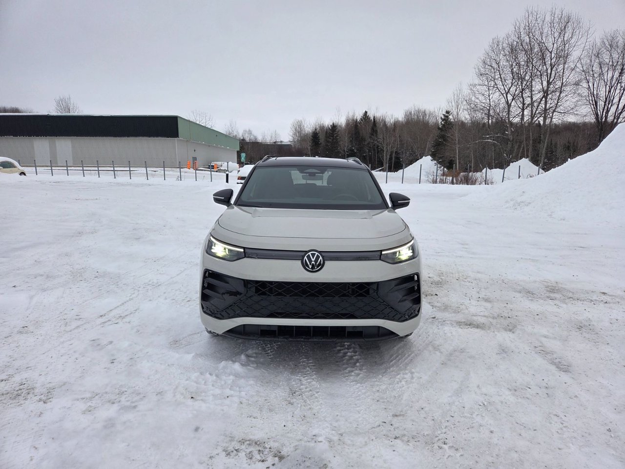 2026 Volkswagen Tiguan Comfortline R-Line Black Edition Tiguan Black Edition: when the road bows down