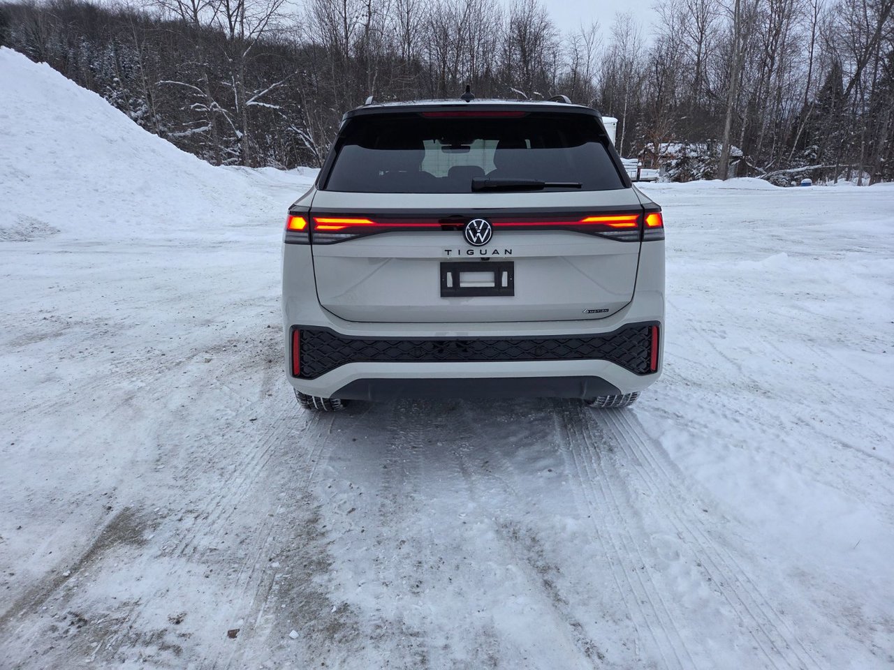 2026 Volkswagen Tiguan Comfortline R-Line Black Edition Tiguan Black Edition: when the road bows down