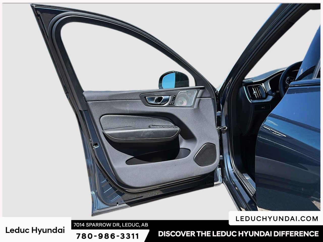 2023 Volvo XC60 B6 Ultimate Dark Theme-12