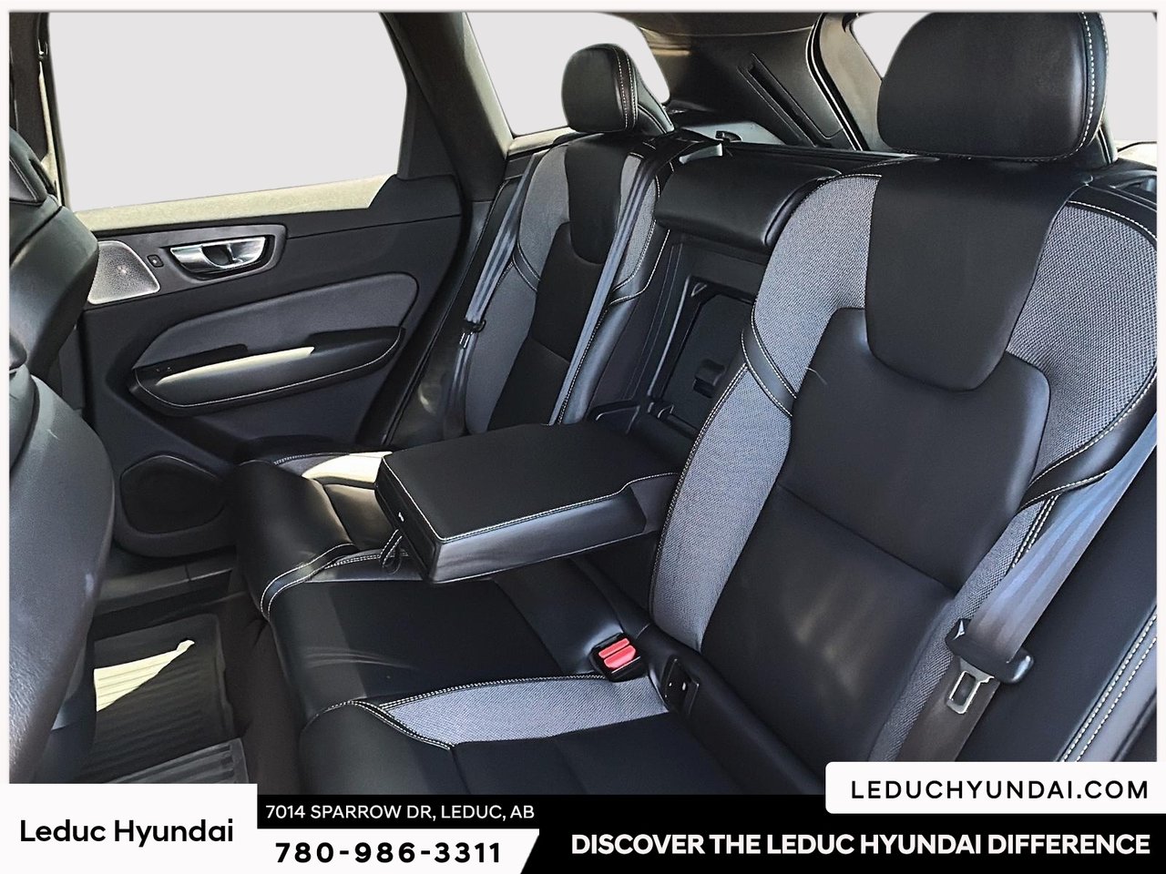 2023 Volvo XC60 B6 Ultimate Dark Theme-9