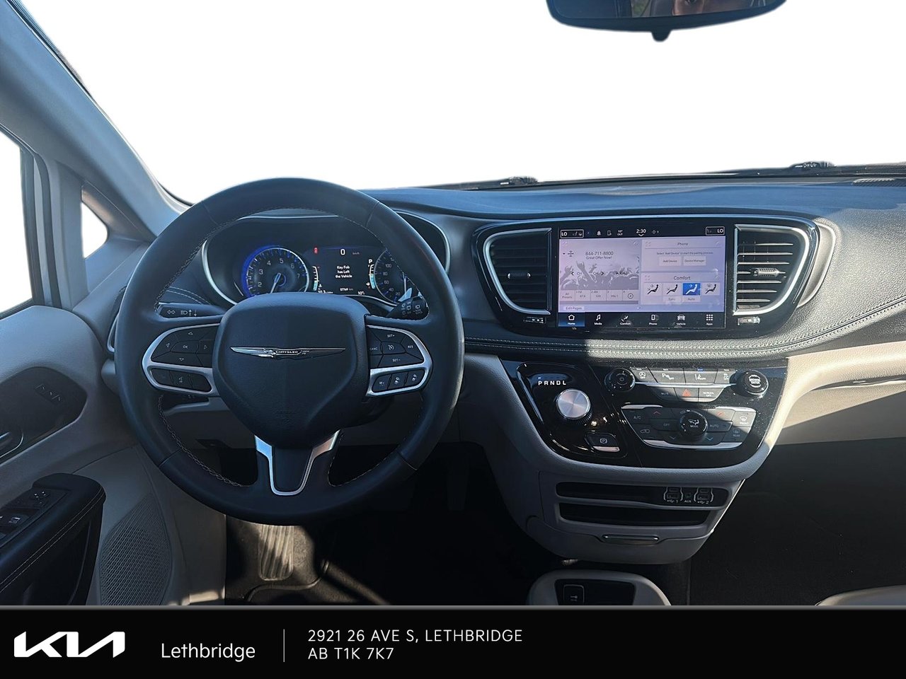2023 Chrysler Pacifica Touring-L-9