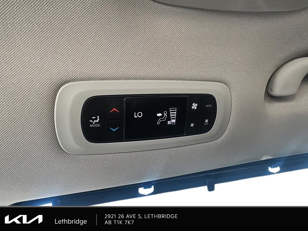 2023 Chrysler Pacifica Touring-L-16