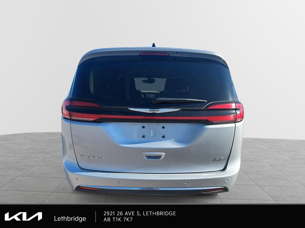 2023 Chrysler Pacifica Touring-L-2