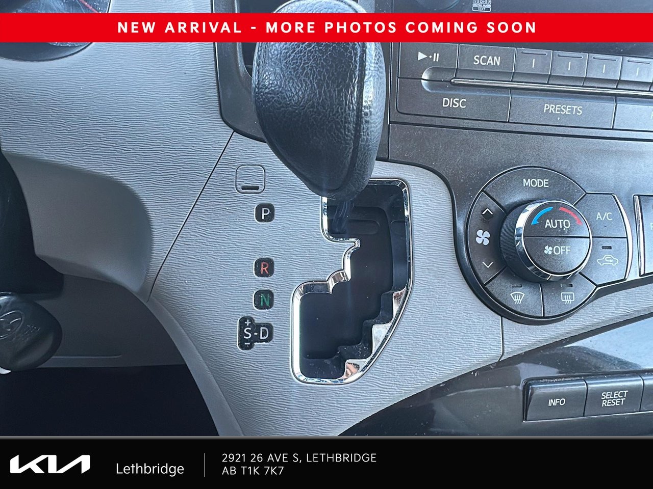 2013 Toyota Sienna LE-14