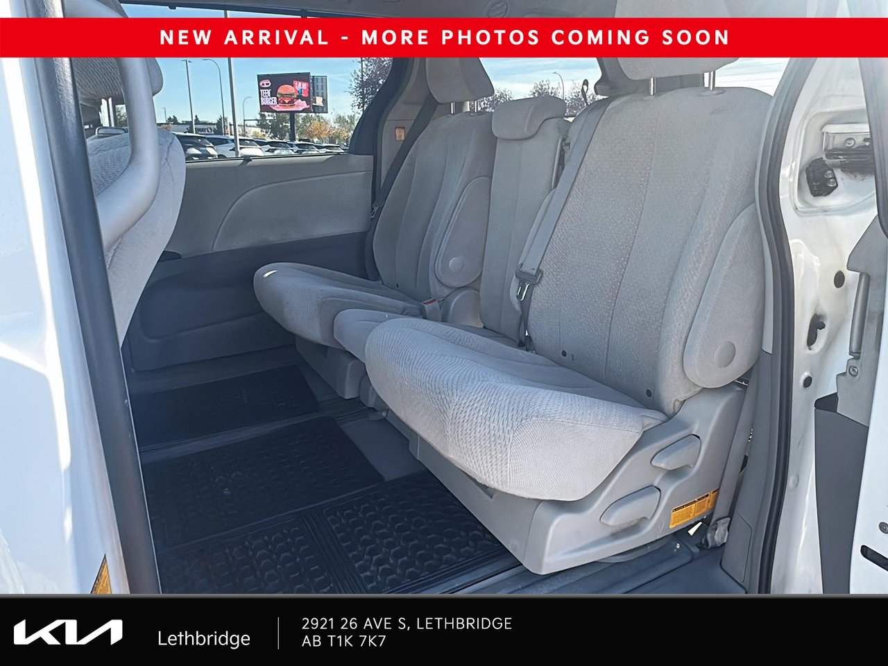 2013 Toyota Sienna LE-8