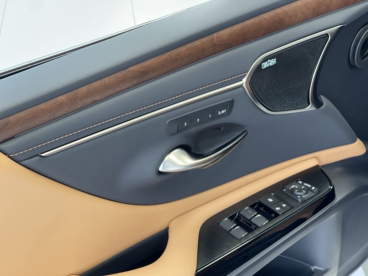 New 2023 Moonbeam Beige Metallic Lexus 300 image 20