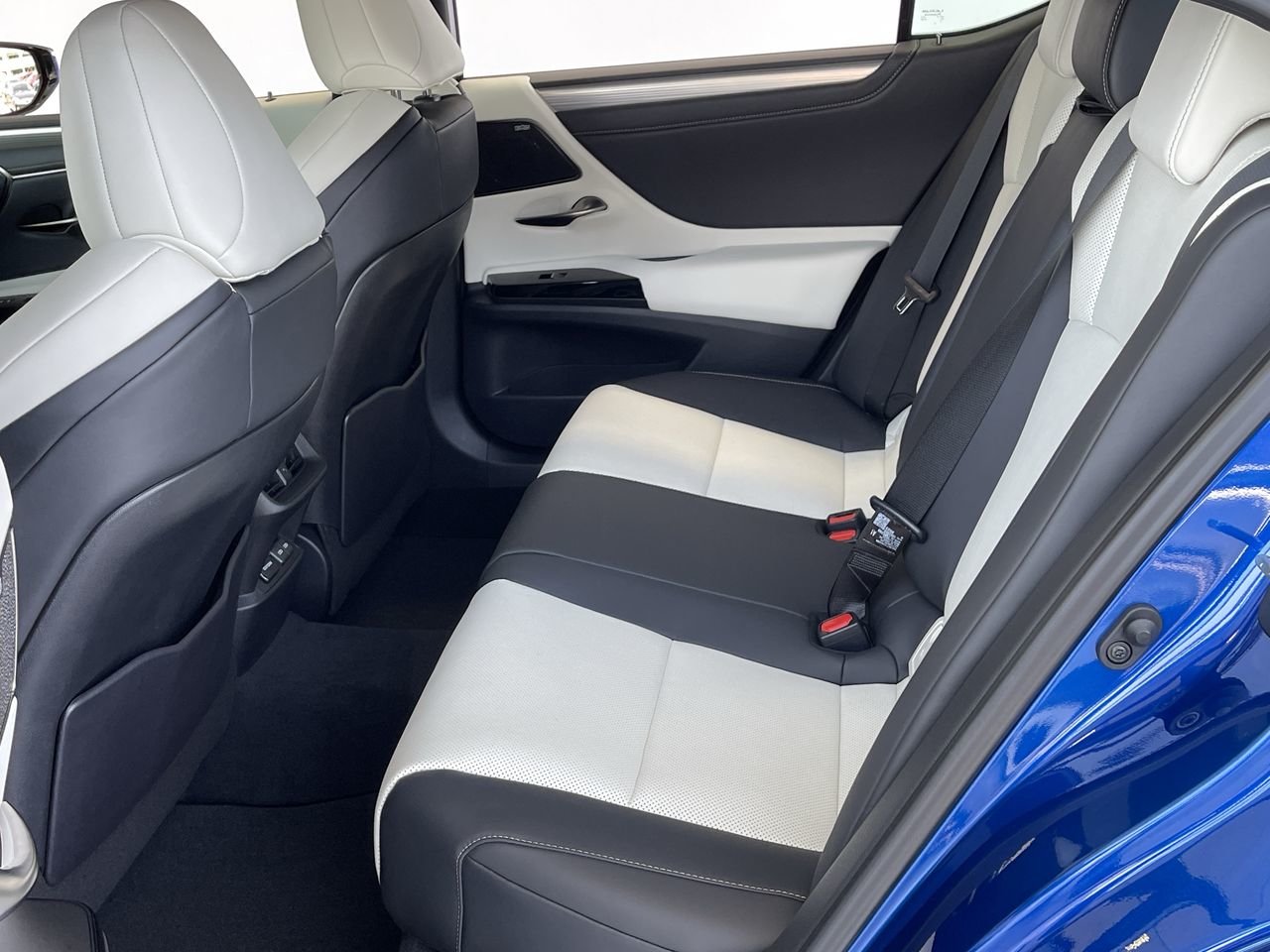 New 2023 Ultrasonic Blue Mica 2.0 Lexus 350 F SPORT image 31