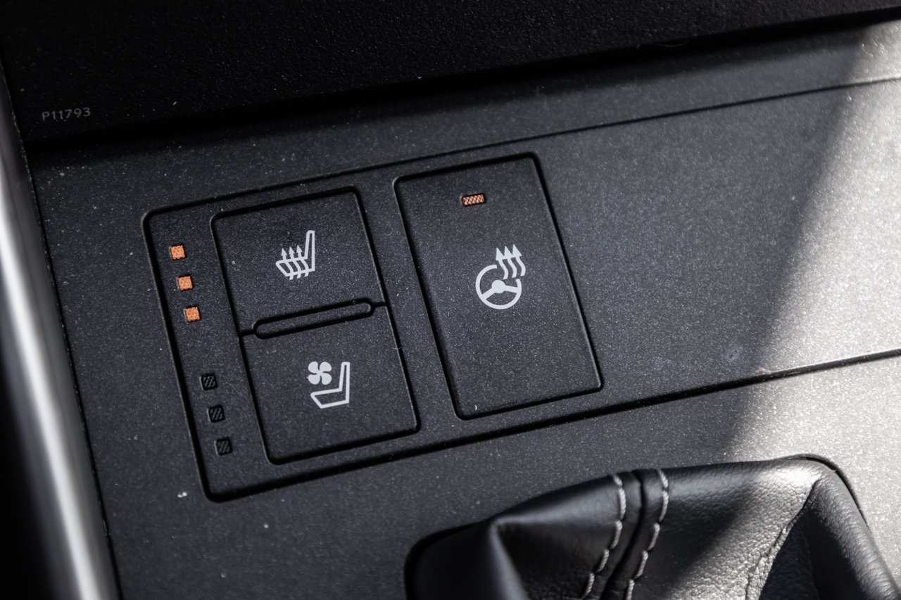 Used 2019 BLACK Lexus PREMIUM / CAMERA / TOIT OUVRANT / MAGS-18