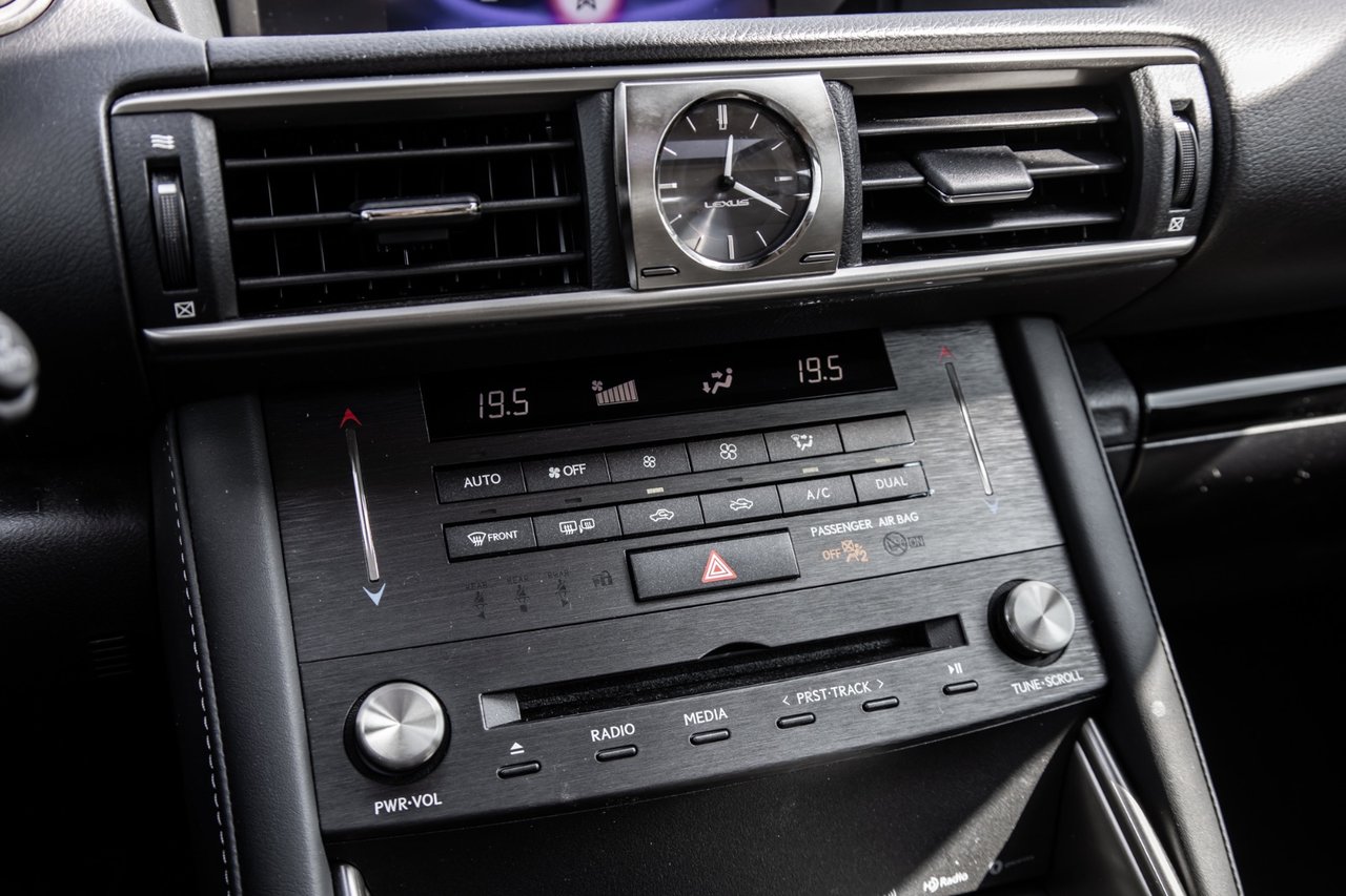 Used 2019 BLACK Lexus PREMIUM / CAMERA / TOIT OUVRANT / MAGS-18