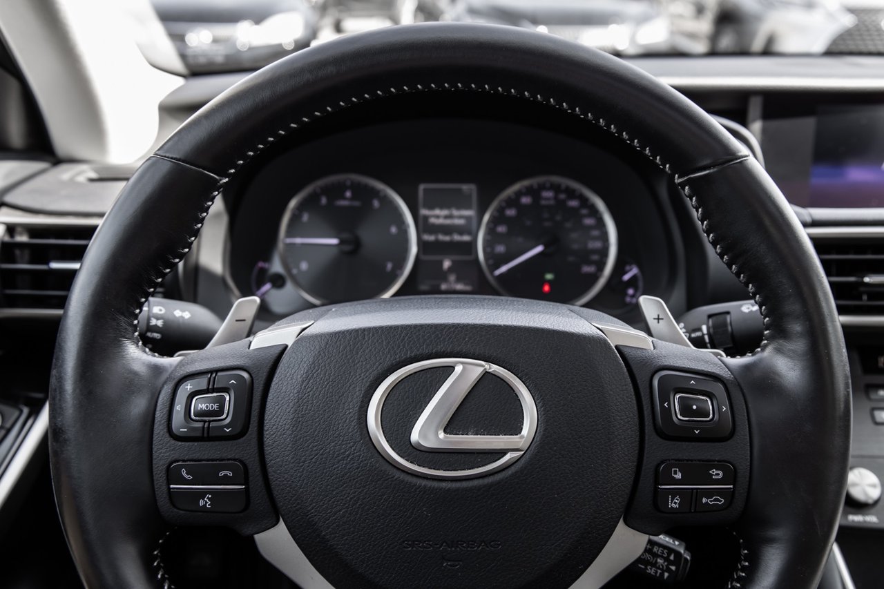 Used 2019 BLACK Lexus PREMIUM / CAMERA / TOIT OUVRANT / MAGS-18