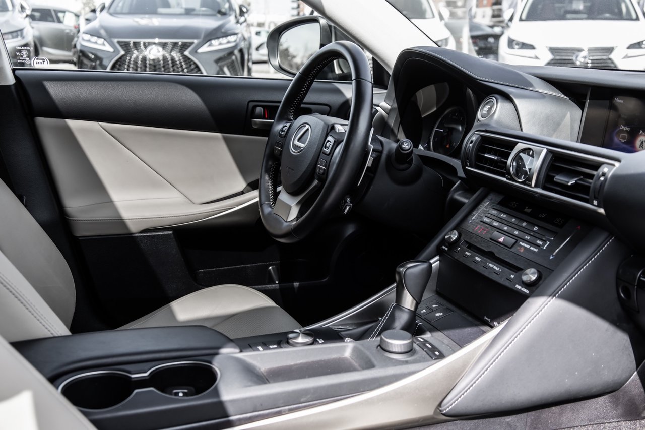 Used 2019 BLACK Lexus PREMIUM / CAMERA / TOIT OUVRANT / MAGS-18