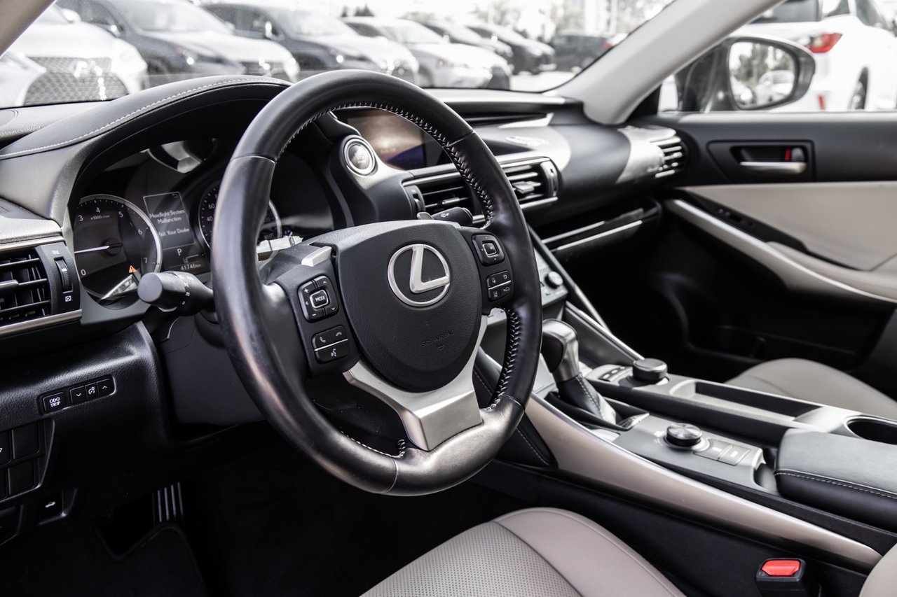 Used 2019 BLACK Lexus PREMIUM / CAMERA / TOIT OUVRANT / MAGS-18