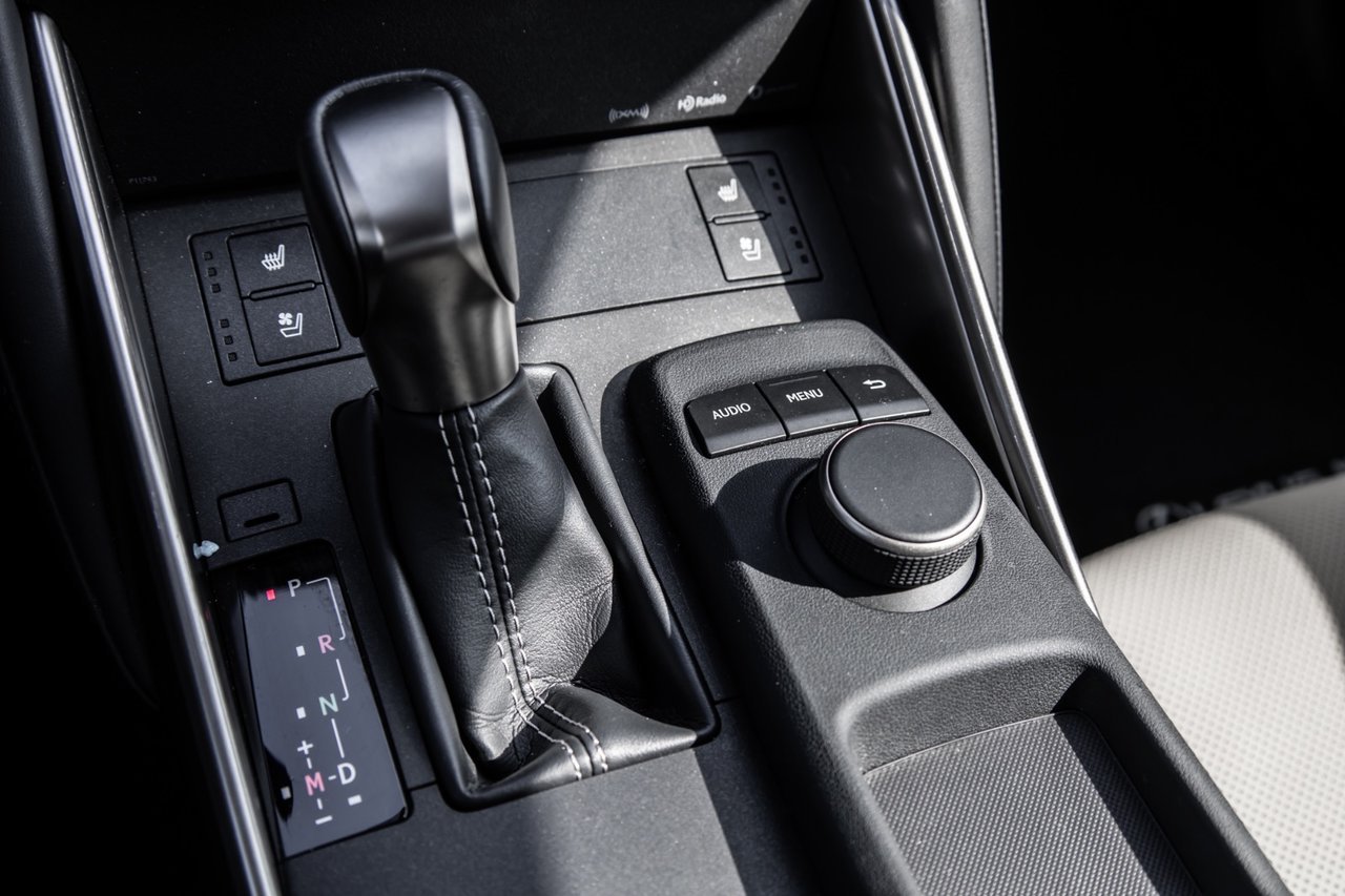 Used 2019 BLACK Lexus PREMIUM / CAMERA / TOIT OUVRANT / MAGS-18