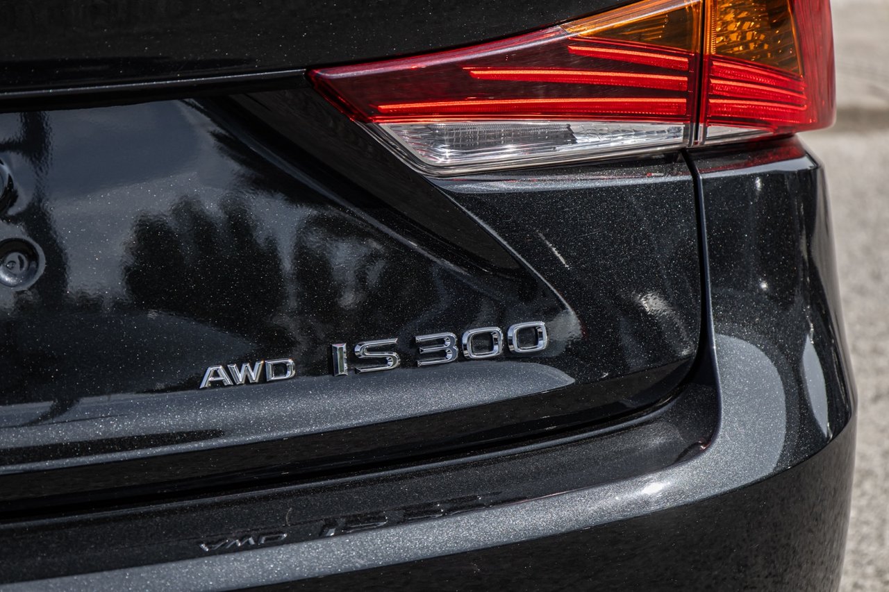 Used 2019 BLACK Lexus PREMIUM / CAMERA / TOIT OUVRANT / MAGS-18