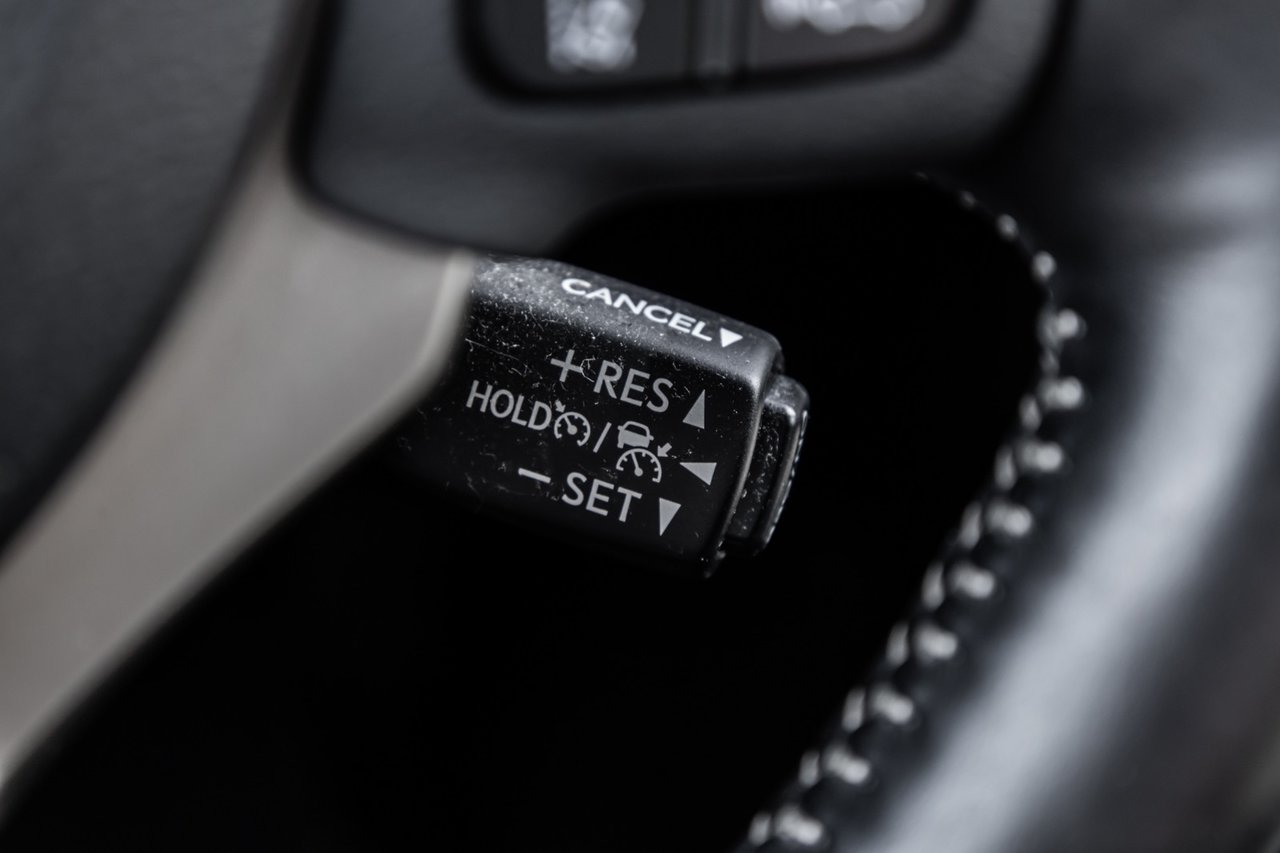Used 2019 BLACK Lexus PREMIUM / CAMERA / TOIT OUVRANT / MAGS-18