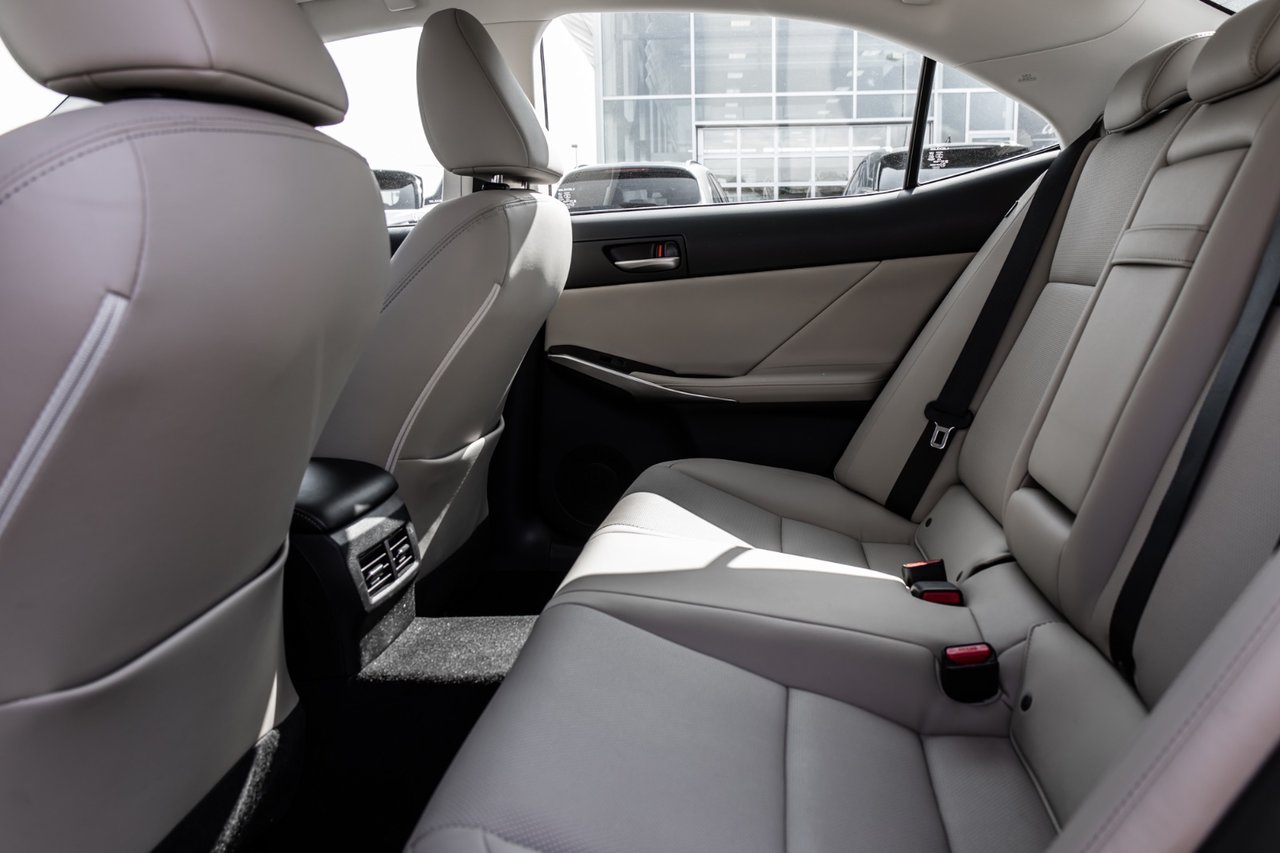 Used 2019 BLACK Lexus PREMIUM / CAMERA / TOIT OUVRANT / MAGS-18