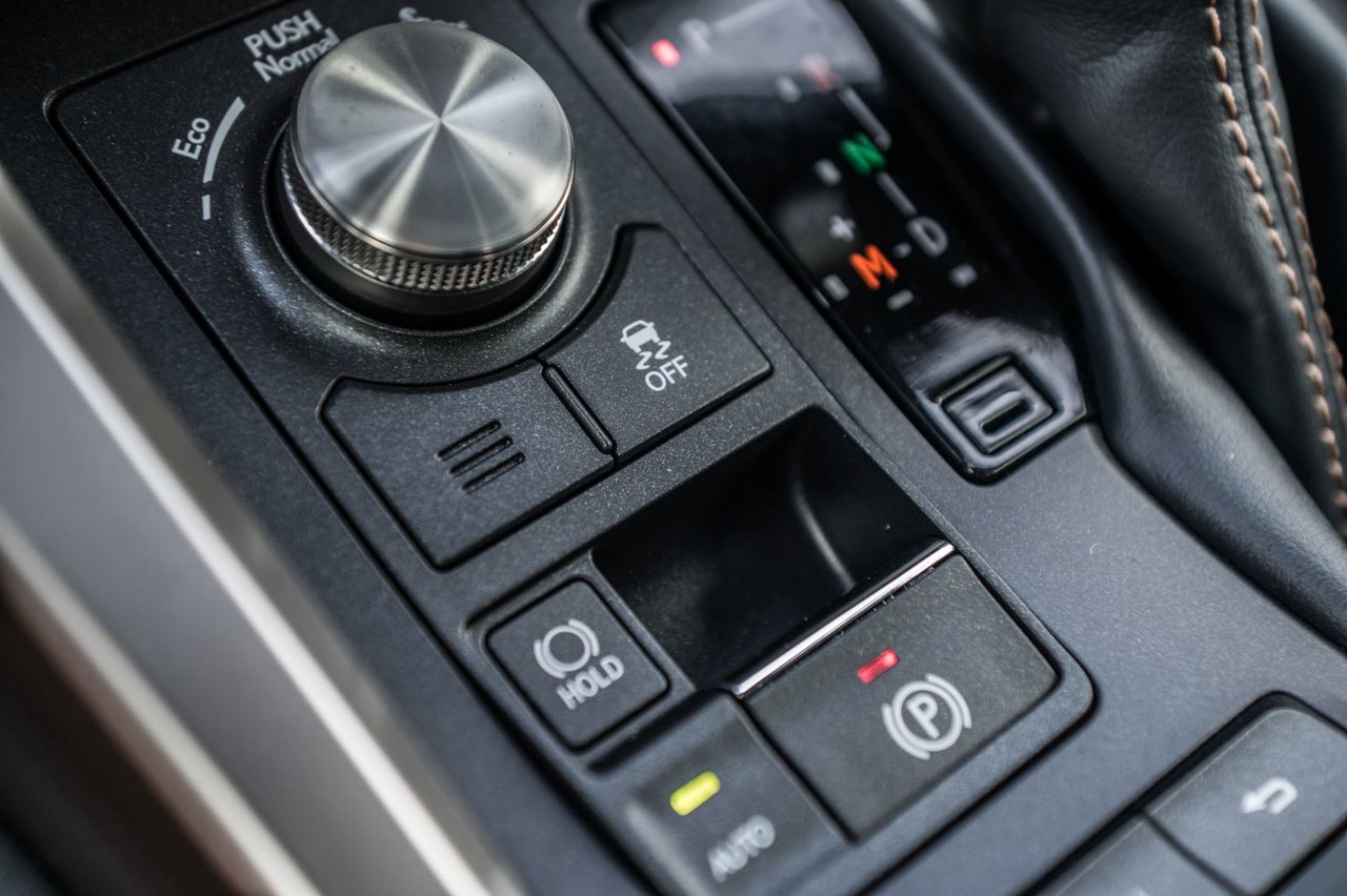 Certified Used 2020 CHARCOAL Lexus BLACK LINE EDITION / CAMERA / TOIT OUVRANT image 27